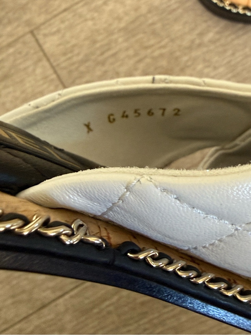 CHANEL White Quilted Lambskin Chain Mules Slides CC Logo - Picture 5 of 16